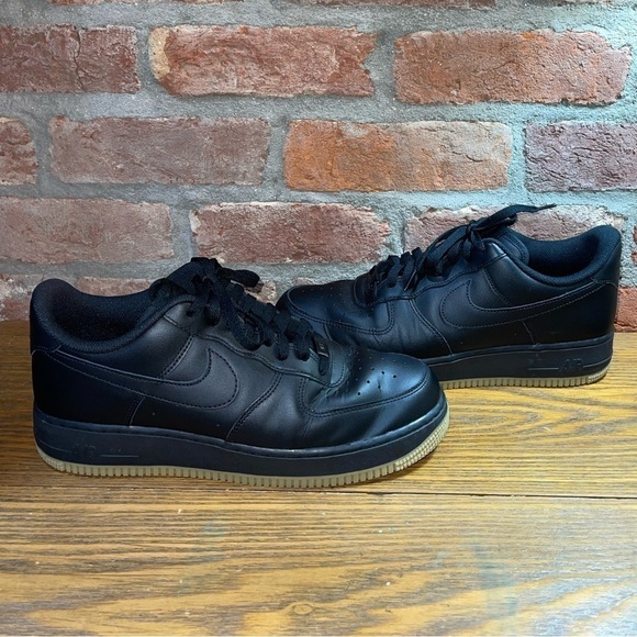 Nike Air Force 1 Low Black Gum DZ4404-001 Men's Size 10.5 - Picture 1 of 10